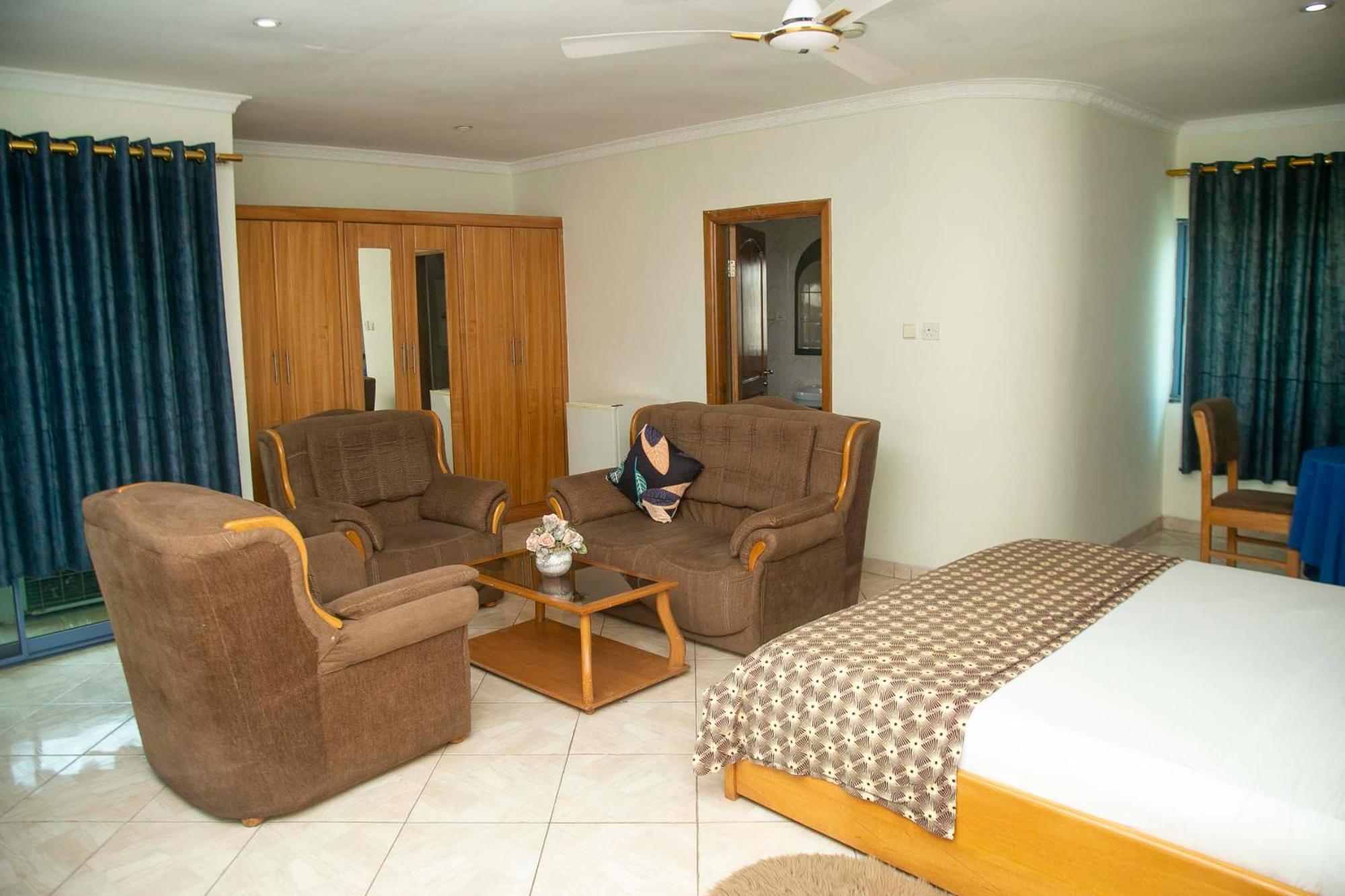 Brookvale Hotel Weija Exteriör bild